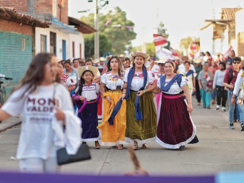 Tiríndaro va con Mónica Valdez: familias manifiestan respaldo pleno