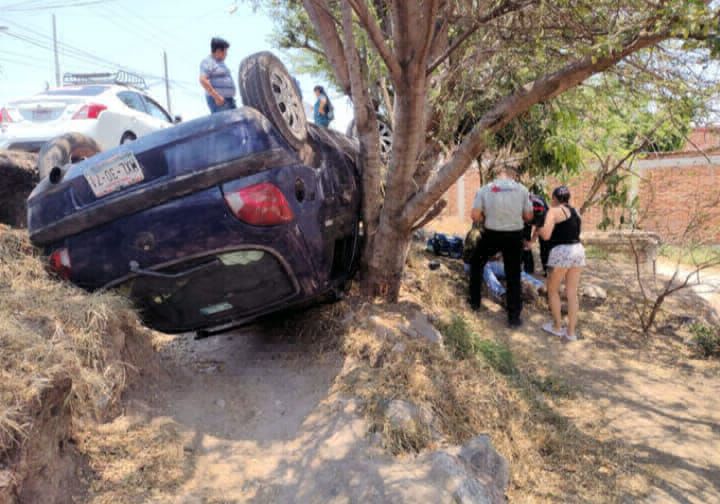 volcadura de automóvil la piedad