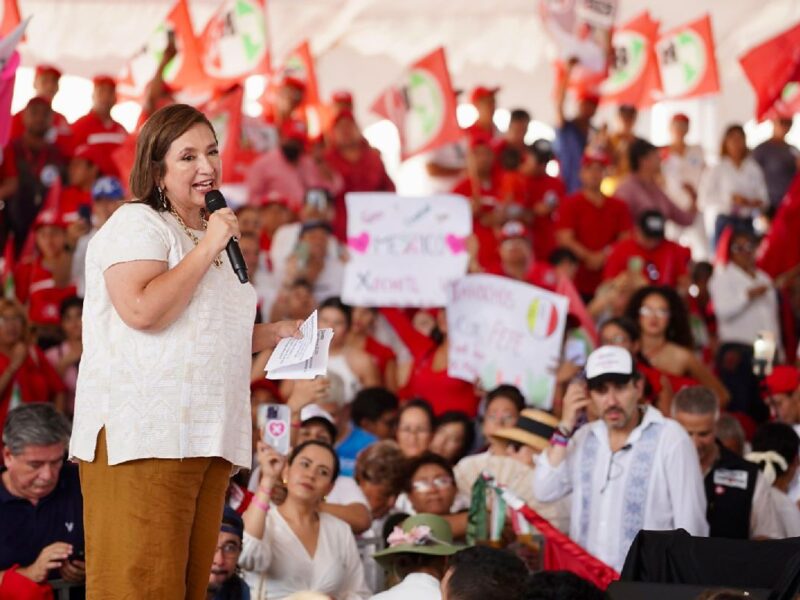 Xóchitl promete salario digno a maestros de México