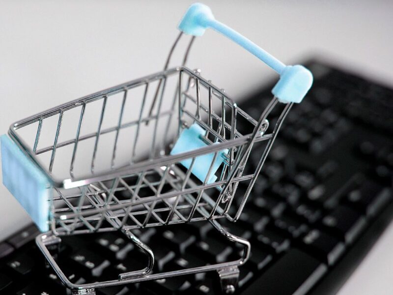 Amazon y Mercado Libre pelea por marketplaces en Latinoamérica