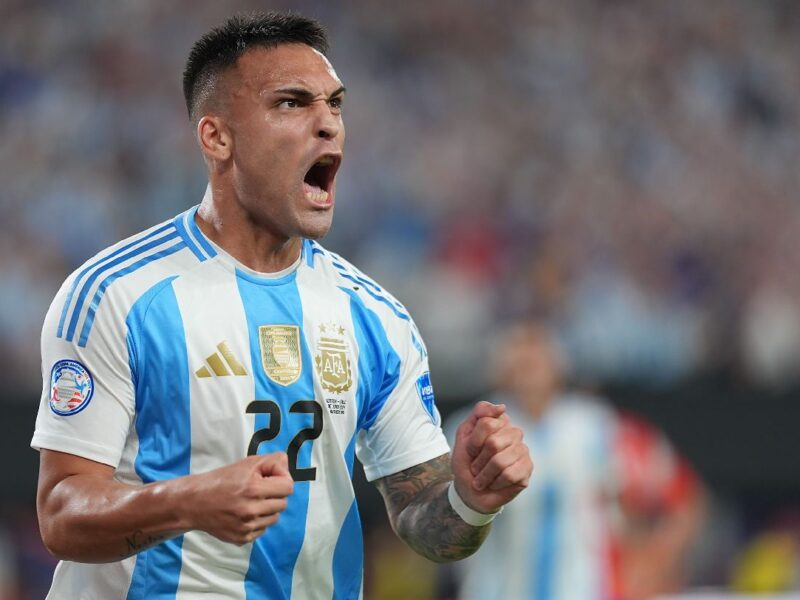 Argentina con triunfo clasifica a cuartos