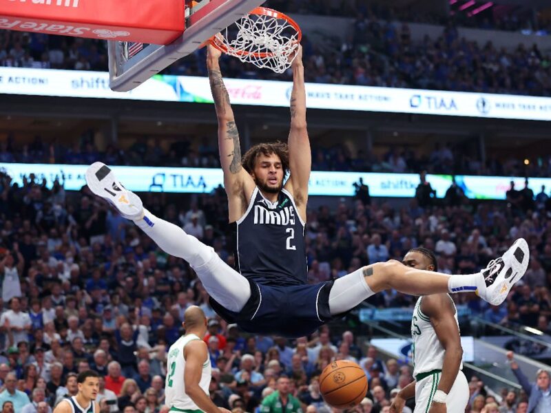Dallas Mavericks venden a Boston Celtics