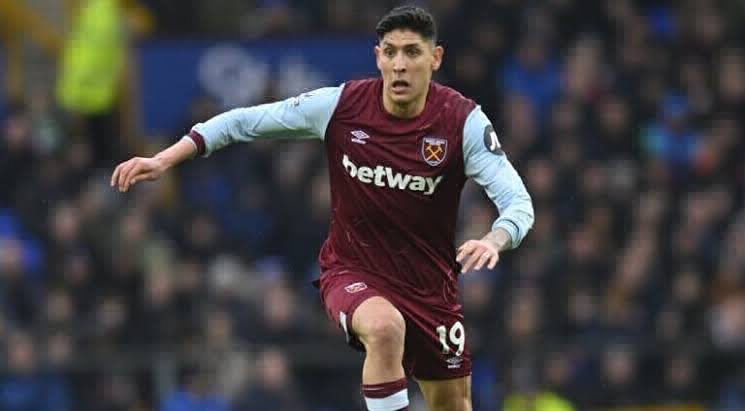 Edson Álvarez en órbita dentro del Manchester United