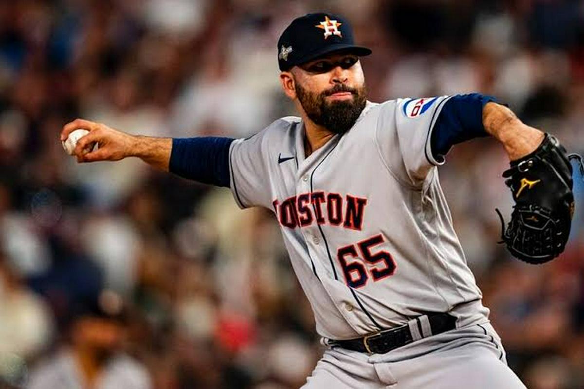 José Urquídy baja por lesión en MLB