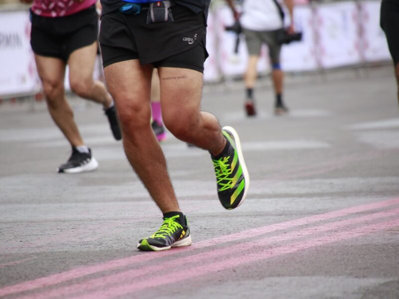 llaman a mantener buena hidratación al correr ante calor