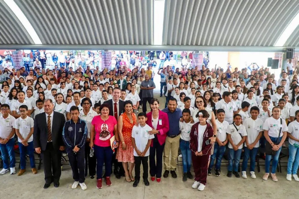 SEE reconoce a más de 180 niñas y niños que participan en Olimpiada del