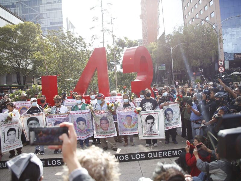 Padres de normalistas de Ayotzinapa tendrán reunión con Sheinbaum por el caso