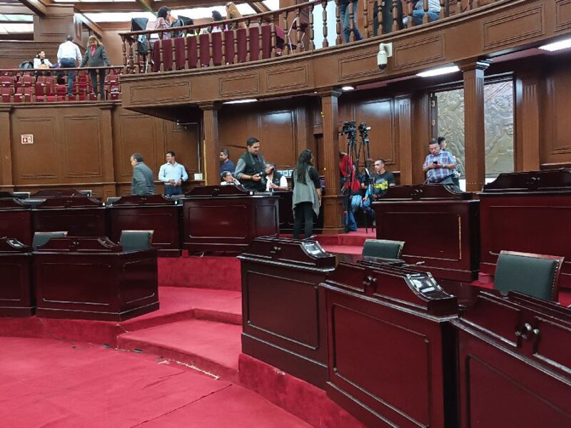 retoman diputados a sus curles en Michoacán