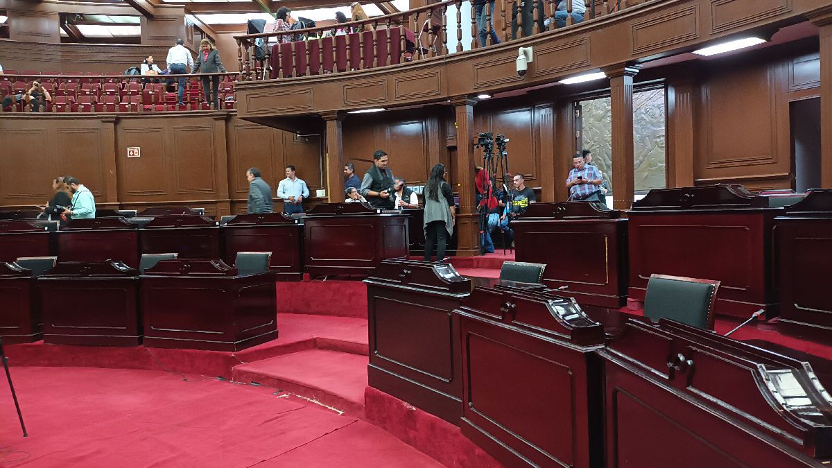 retoman diputados a sus curles en Michoacán