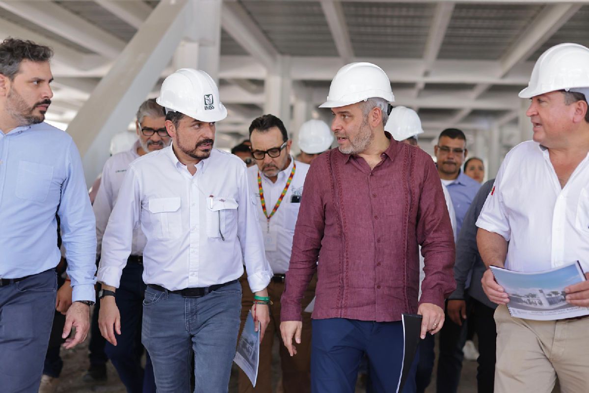 supervisan hospital comunitario de Maruata