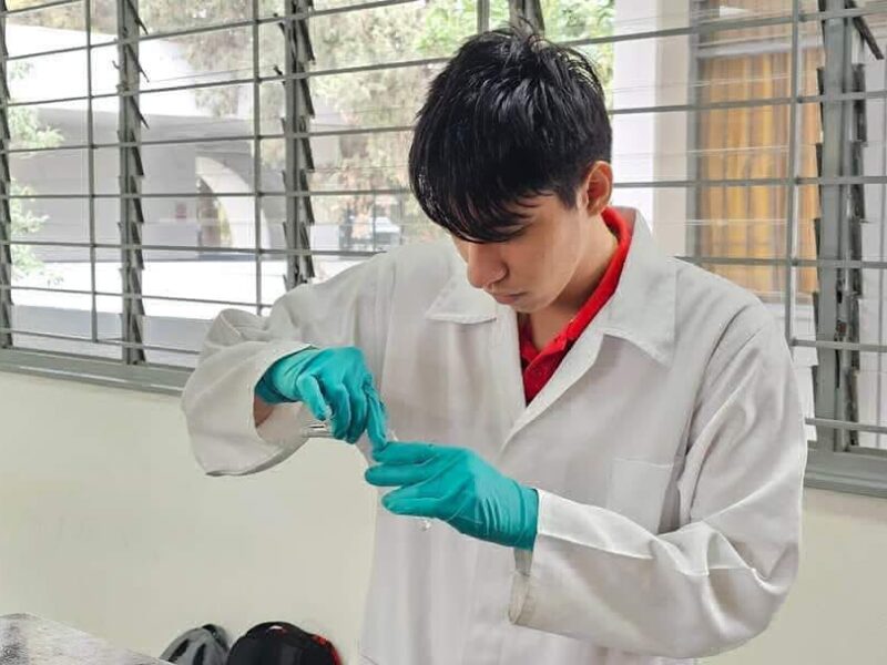 Alumno del Cecytem competirá en Olimpiada Internacional de Química