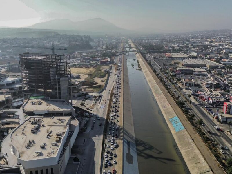 Caída de Microsoft colapsa puentes fronterizos de México y EU: Apagón provoca kilométricas filas