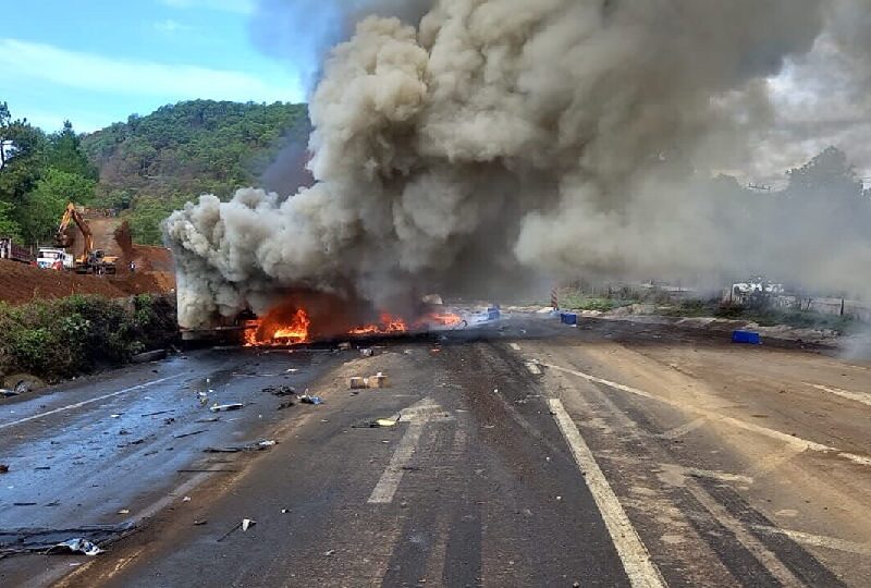 choque en la Siglo XXI involucra a 4 tríalers y saldo de 2 fallecidos
