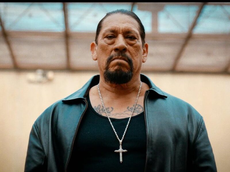 Danny Trejo protagoniza pelea en defile patriótico en EU