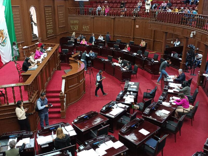 despido de trabajadores en el congreso de Michoacán