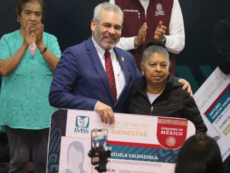gobierno de Michoacán entrega credenciales IMSS-Bienestar