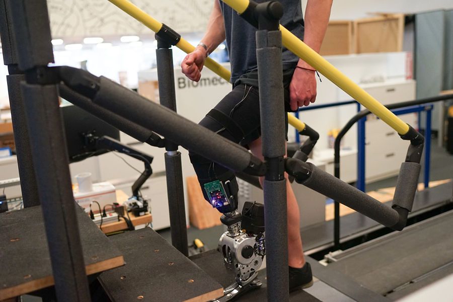 innova MIT con prótesis de control neuronal