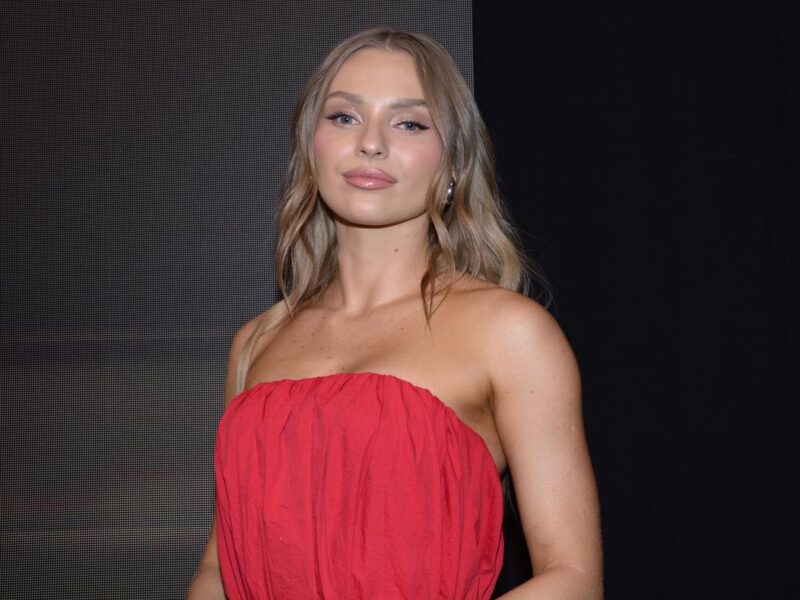 Irina Baeva aparece en show de Gabriel Soto