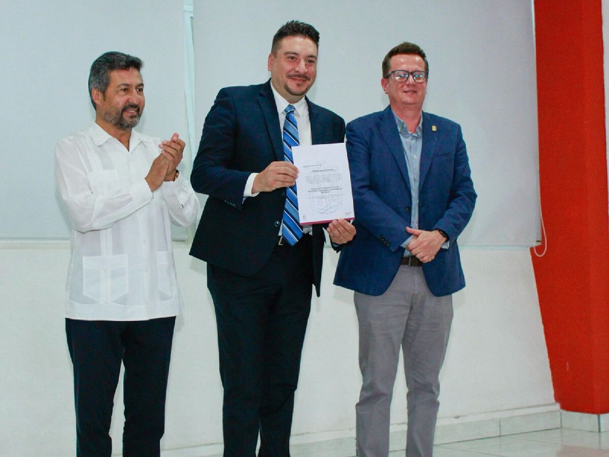 Juan Carlos Velasco es nombrado director del Cecytem