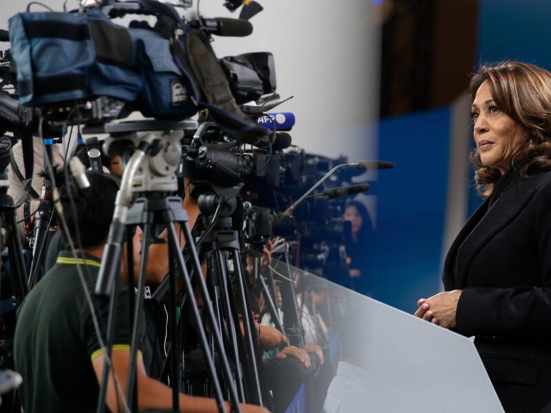 Kamala Harris en escena todo parece regresar a la normalidad para los medios