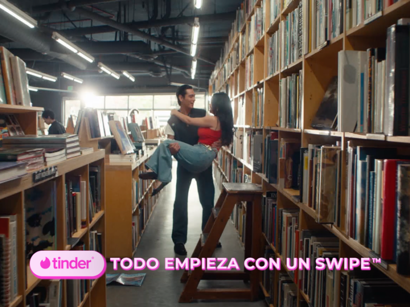 Mensajes reales, romance real: La nueva campaña de Tinder