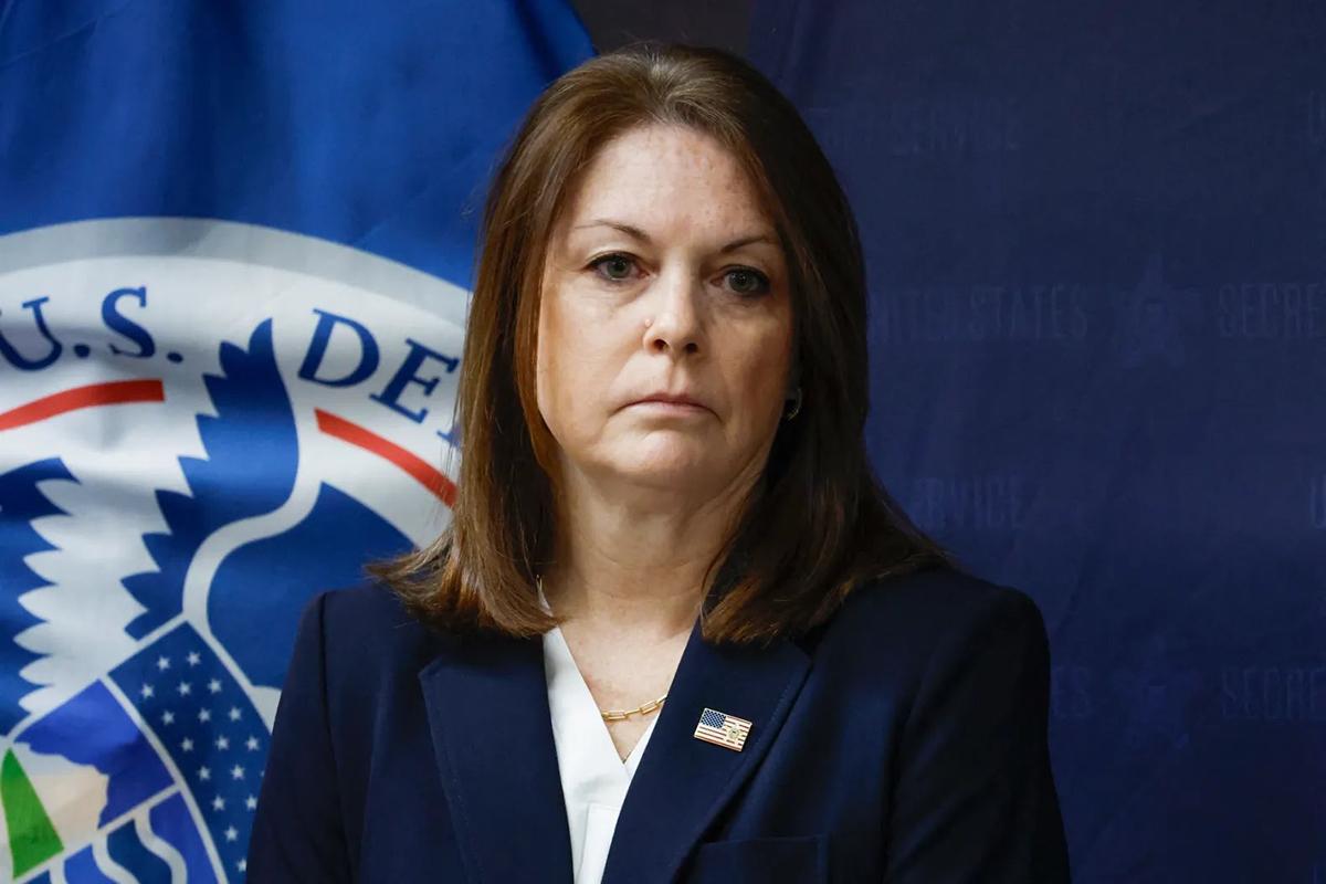 renuncia directora Servicio Secreto de EU