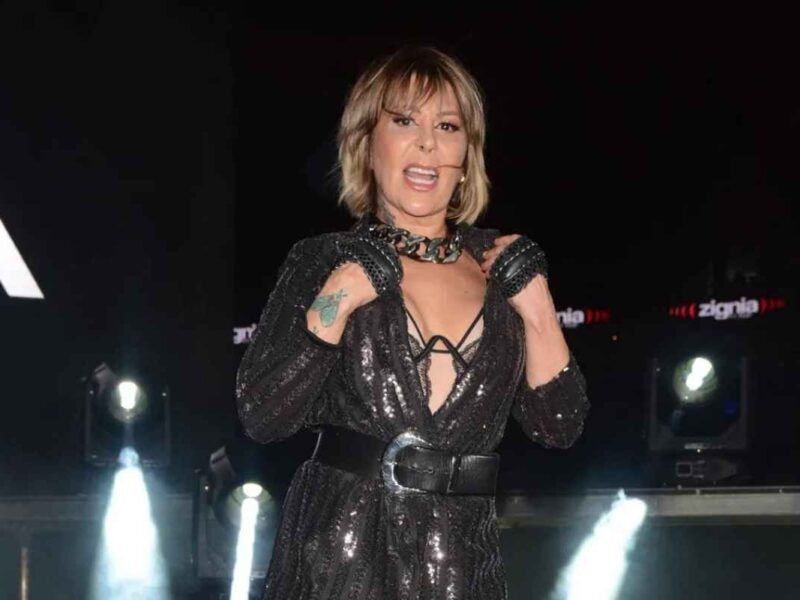 Alejandra Guzmán rompe el silencio y responde a las polémicas familiares, aclarando rumores y defendiendo su imagen en medio de críticas, chismes de farándula y ataques en redes