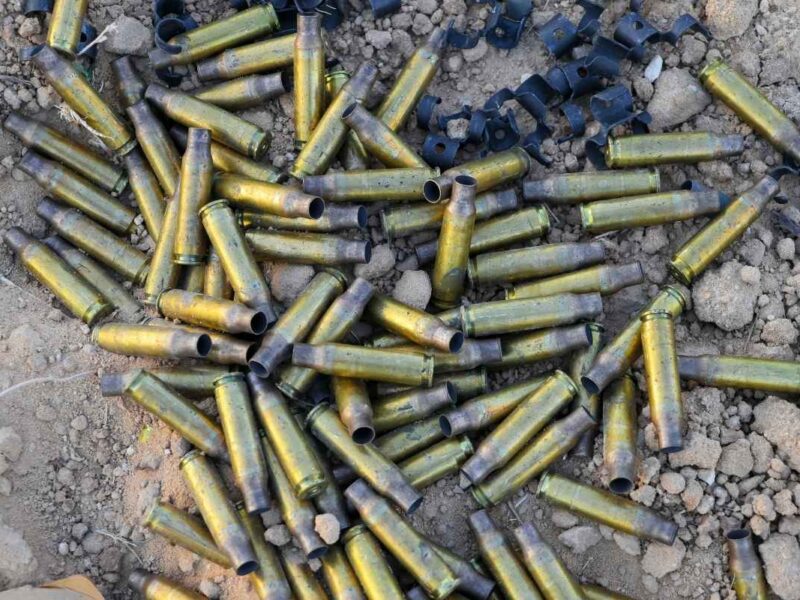Civiles armados atacaron la comandancia de la policía municipal de Buenavista, Michoacán, con drones explosivos; además incendiaron vehículos y bloquearon carreteras