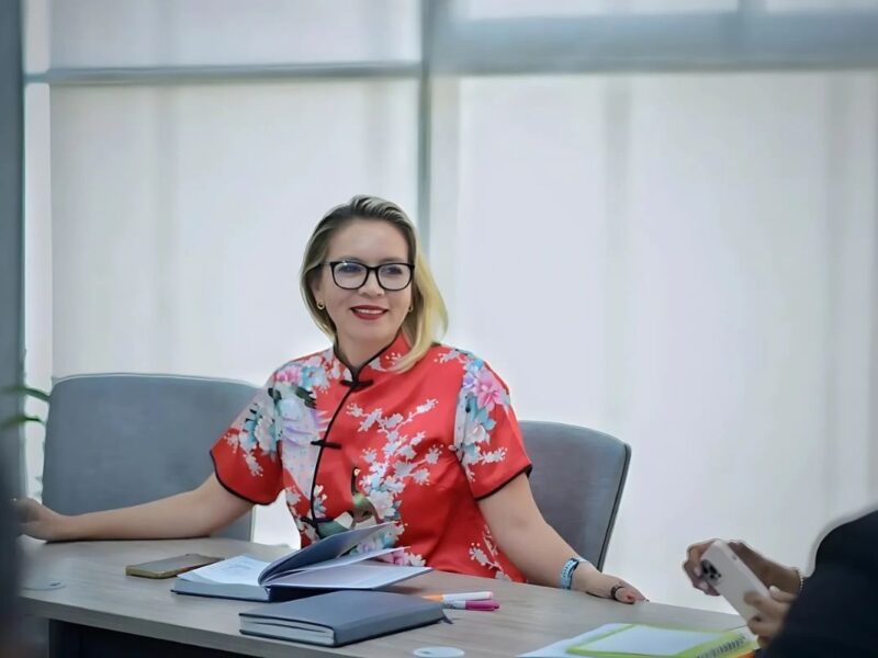 En plena crisis financiera, la UMSNH enfrenta tensiones por el salario de la rectora Yarabí Ávila, superior a 90 mil pesos, mientras sigue habiendo adeudos laborales