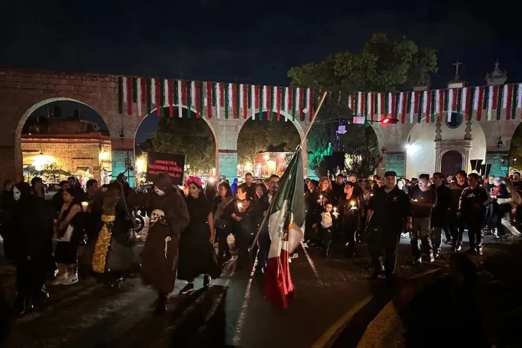 Trabajadores del Poder Judicial marchan en Morelia en protesta contra la reforma judicial propuesta por el presidente Andres Manuel Lopez Obrador 3