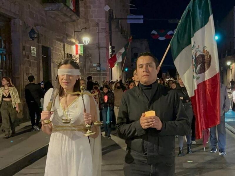 Trabajadores del Poder Judicial marchan en Morelia en protesta contra la reforma judicial propuesta por el presidente Andres Manuel Lopez Obrador