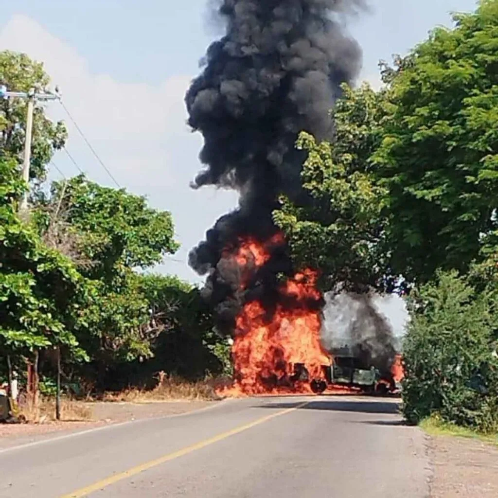 Escalada de violencia en Buenavista Michoacán: disputas entre cárteles, ataques con drones armados, bloqueos y vehículos incendiados; refuerzo militar y Guardia Nacional 2