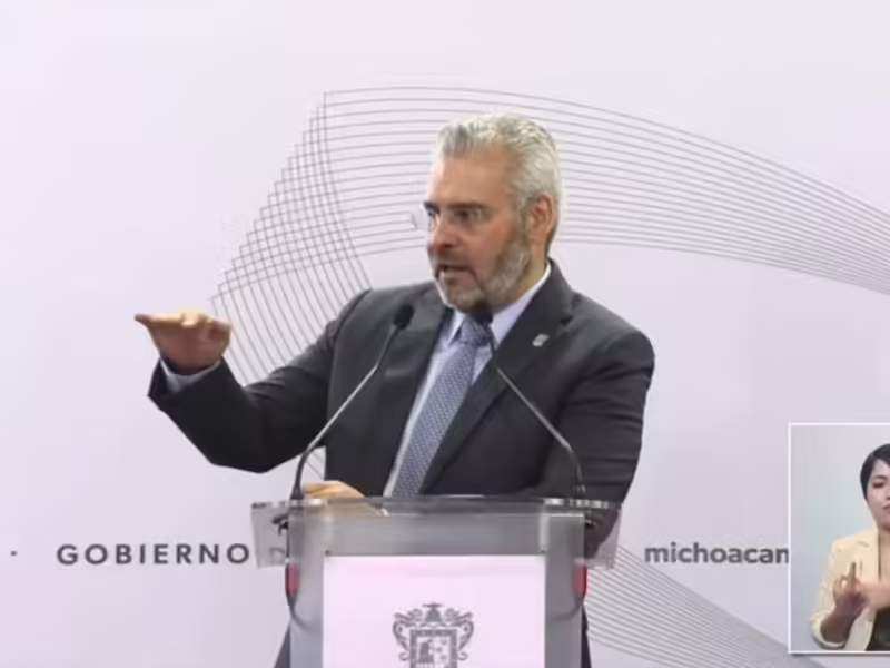 Solo 5 escuelas no iniciaron clases en Michoacán: Bedolla