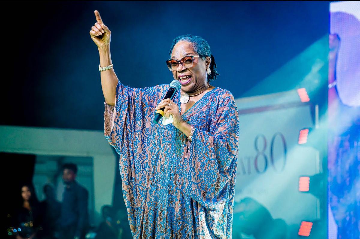 Sufre trágica muerte Onyeka Onwenu, famosa cantante