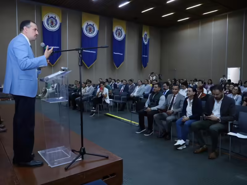 Especialistas nacionales presentan en Michoacán técnicas de cirugía vascular