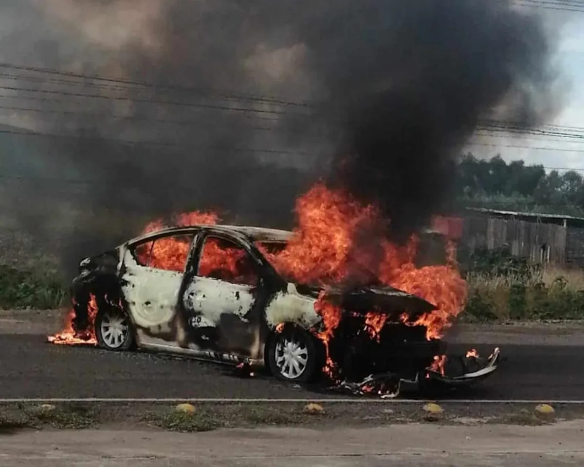 Incendio de Vehículos en la Carretera Tarímbaro-Álvaro Obregón, Michoacán