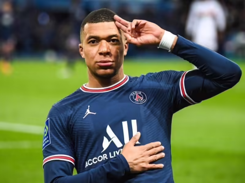 Mbappé y la disputa salarial con el PSG