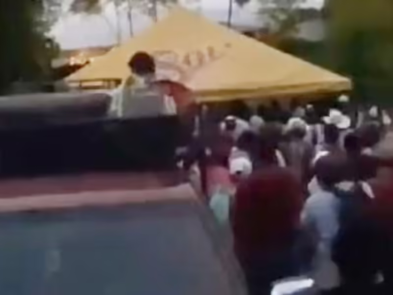 Militares desalojan bloqueo de pobladores en Chicomuselo en Chiapas