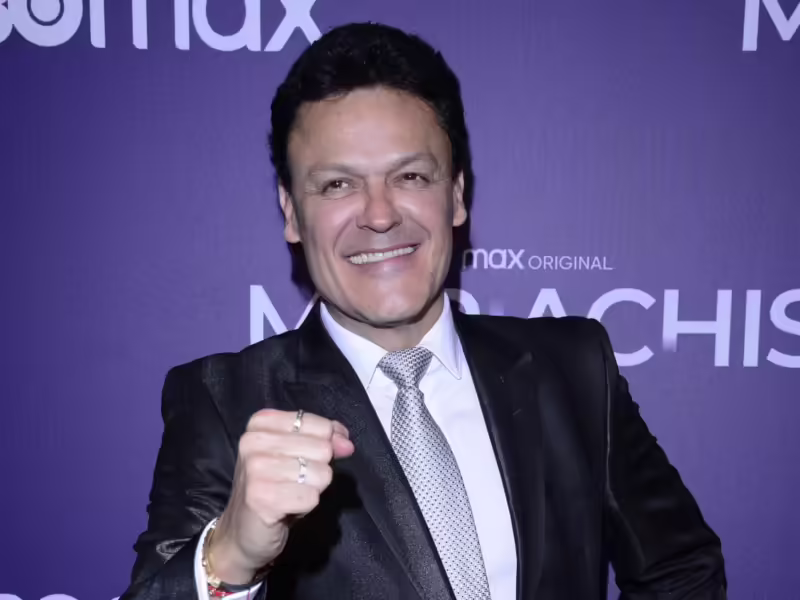 Pedro Fernández responde al halago de Lucero