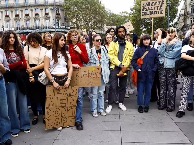 protesta contra violación en París