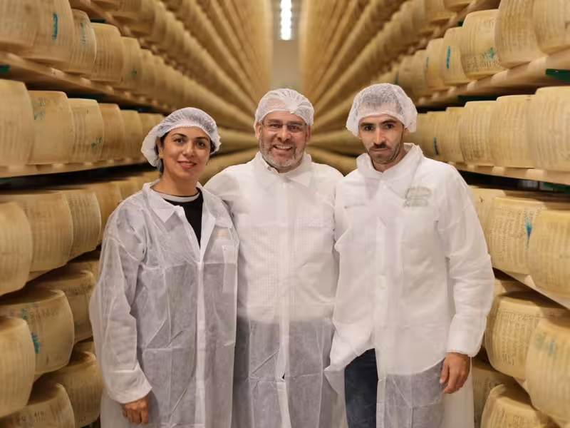 Alianza Quesos Cotija y Parmigiano en Italia