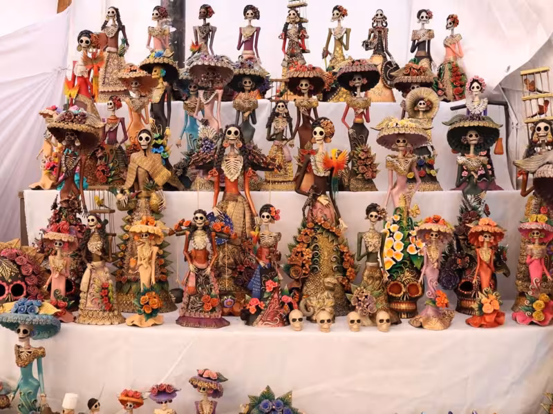 arte de la creación de las catrinas de Capula en Michoacán