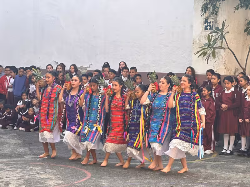 Con música y bailes festejan los 101 años de fundación de la Mariano Michelena en Morelia