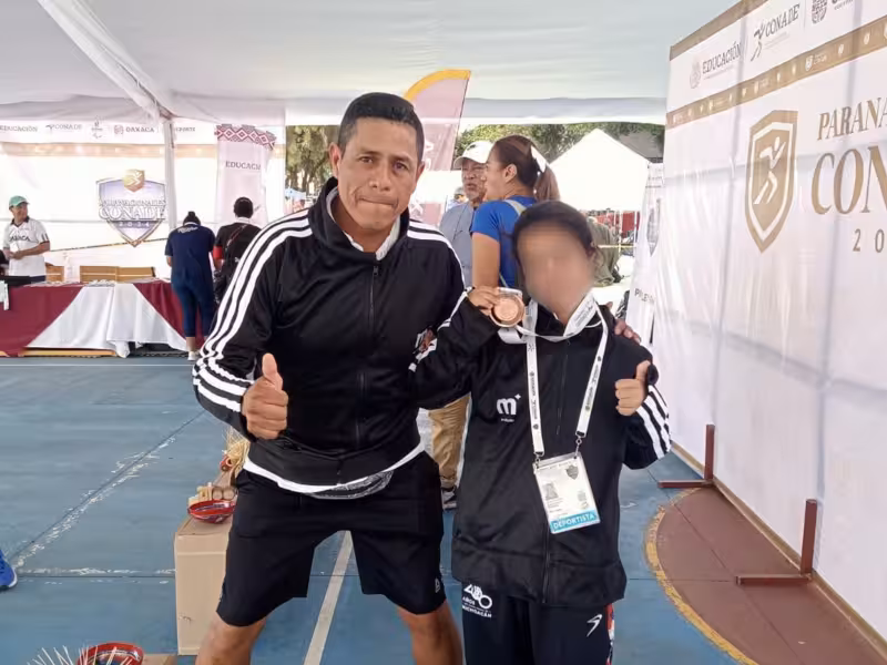entrenador recibe Capacitación deportiva enfocada en Síndrome de Down