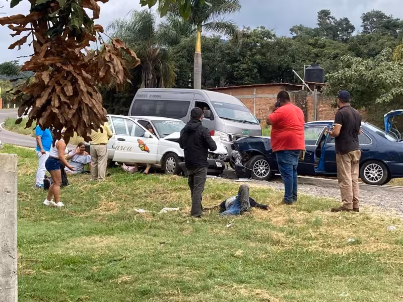 Fuerte choque frontal en Uruapan