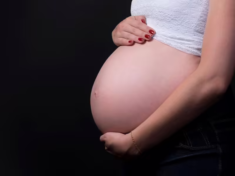 Preocupa incremento de embarazos infantiles en México a Save The Children