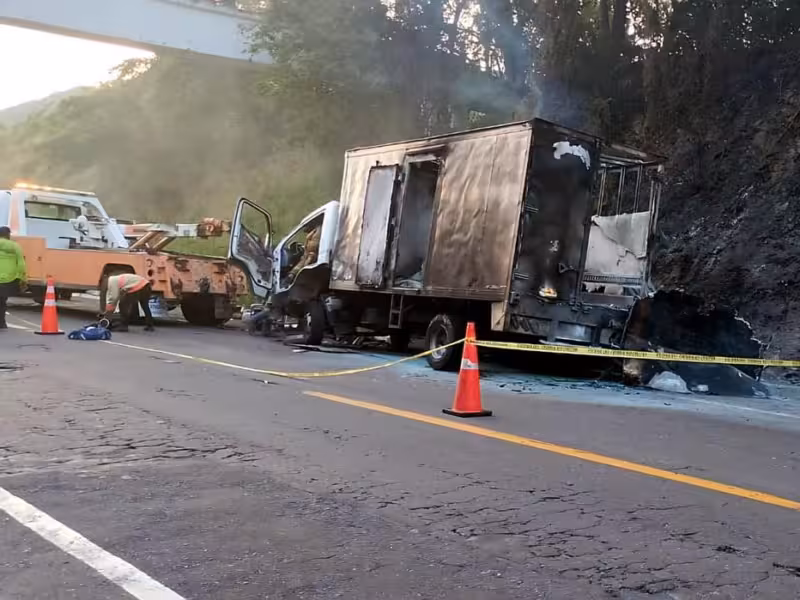Accidente en la autopista siglo XXI deja 4 muertos y 3 heridos.