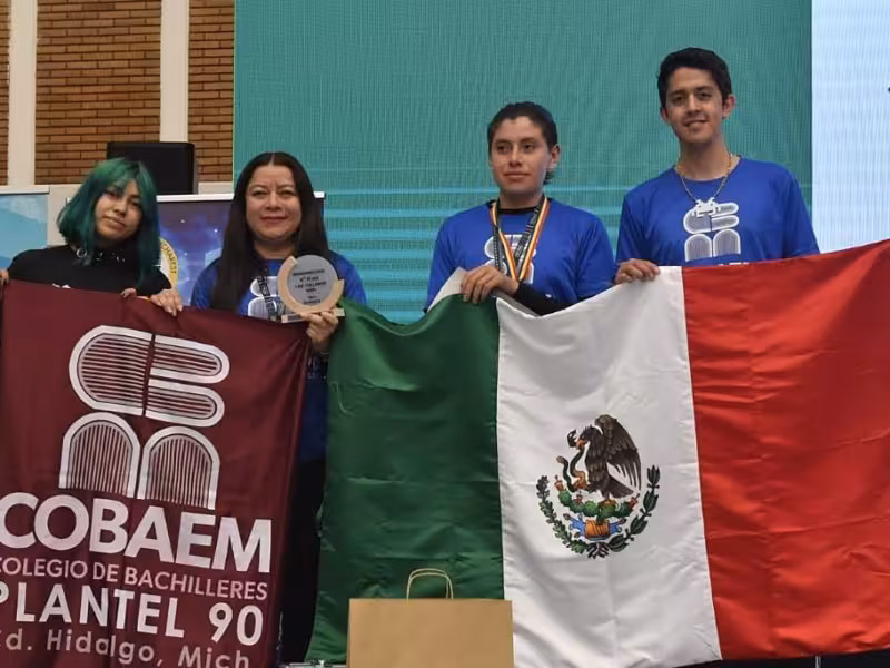 Alumno del Cobaem gana segundo lugar en competencia de robótica