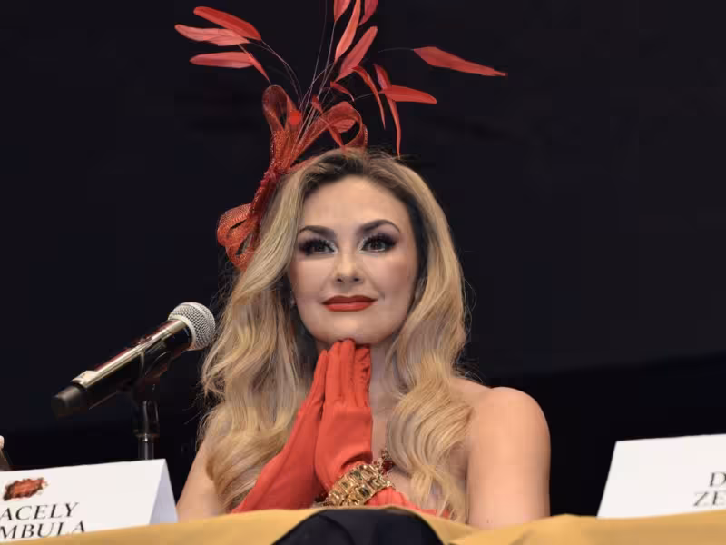 Aracely Arámbula se solidariza con Thalía