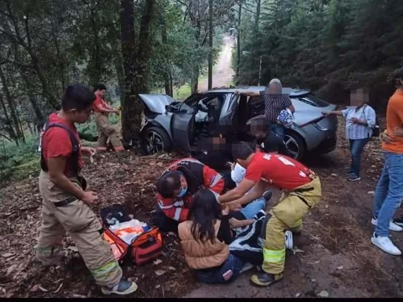 Cuatro lesionados en accidente de choque en carretera Morelia-Ciudad Hidalgo